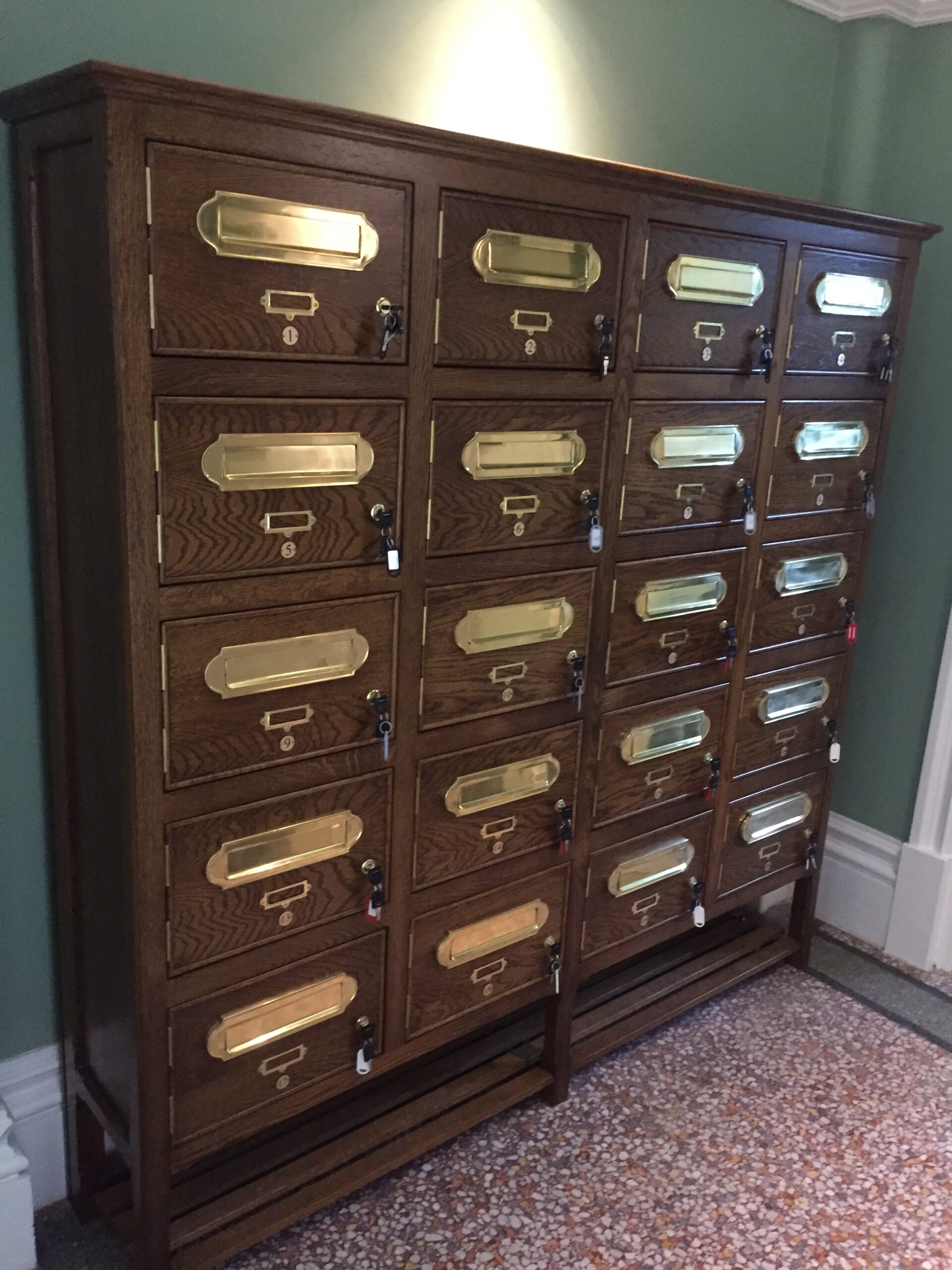 Commercial cabinet